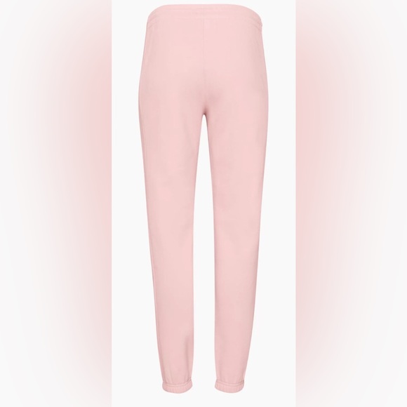 NWOT Aritzia TNA Cozy Fleece Boyfriend Sweatpant
Fan-favourite relaxed Puff Pink - Picture 4 of 6